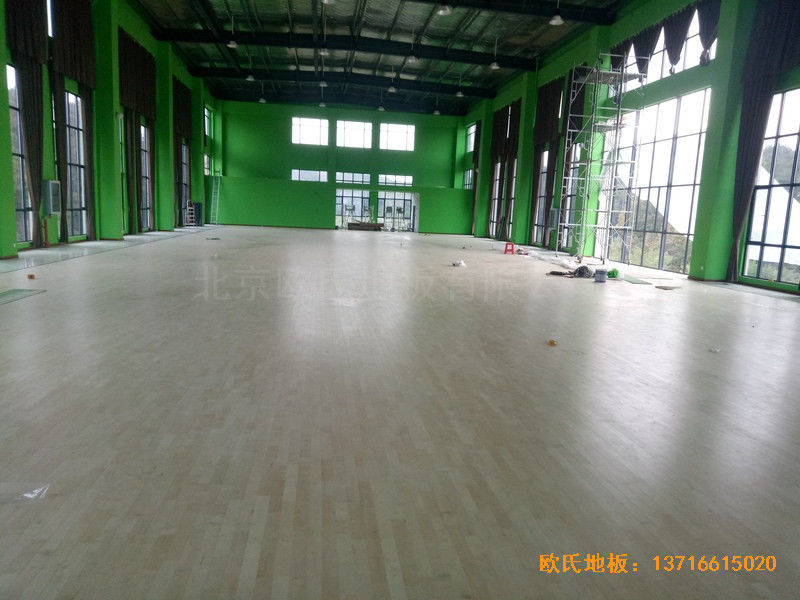 湖北隨州運(yùn)動(dòng)館運(yùn)動(dòng)木地板安裝案例0