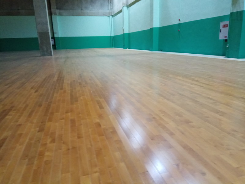 重慶市九龍坡區友動力羽毛球木地板施工案例