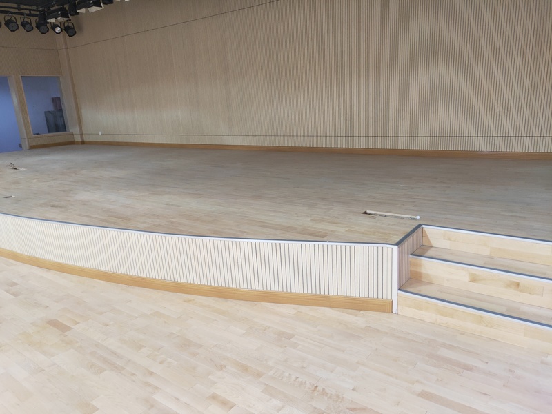 上海豐莊西路綠地小學舞臺木地板施工案例5