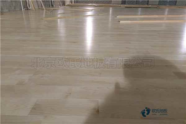 運(yùn)動球場木地板施工合同2