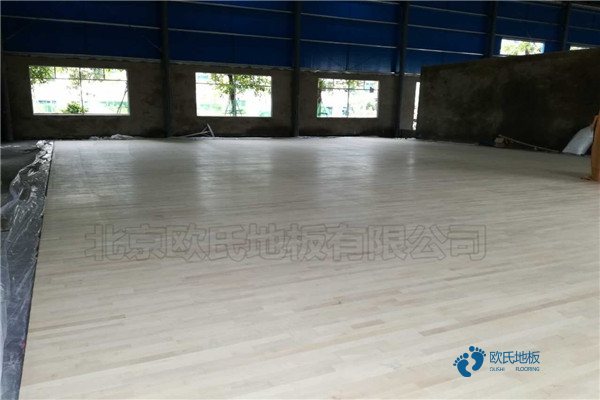 學(xué)校籃球場(chǎng)館木地板生產(chǎn)工藝2