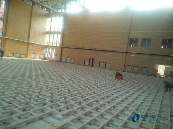 國標(biāo)運動籃球木地板施工價格